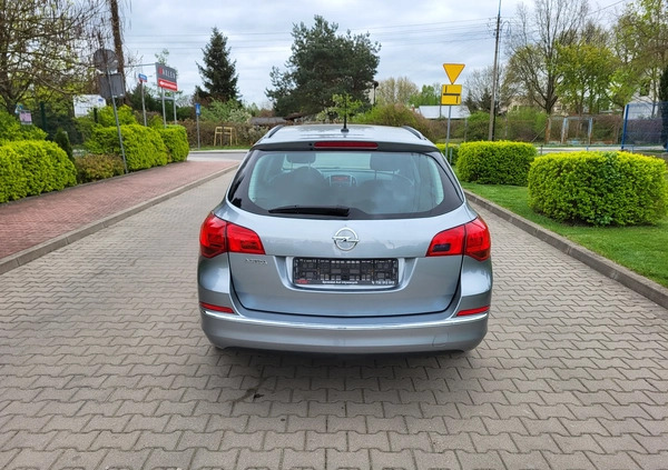 Opel Astra cena 32800 przebieg: 207000, rok produkcji 2014 z Żyrardów małe 232